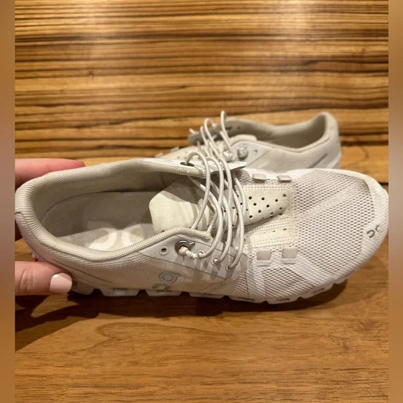 On Running Cloud Sneaker size 6.5
